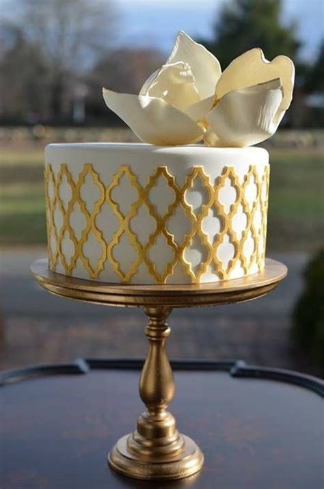 Gold Wedding White And Gold Wedding Cakes 2183371 Weddbook