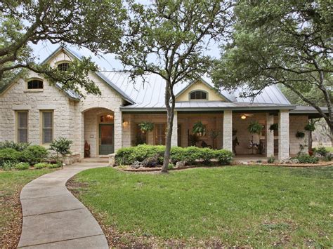 Exterior homes limestone stucco paint french custom robert traditional houses doors stone elliott designs modern remodel types. United States - Texas - Classic Hill Country on 30+/- Acres For Sale on PropGOLuxury | Limestone ...