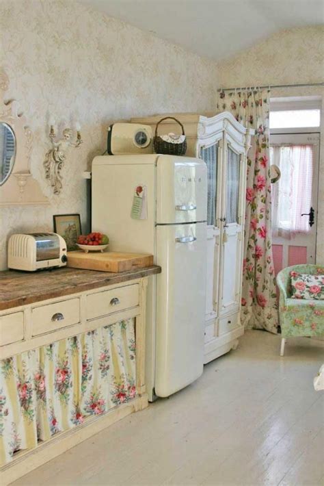 That's the idea behind bold kitchen hardware. 32 Fabulous Vintage Kitchen Designs To Die For | DigsDigs