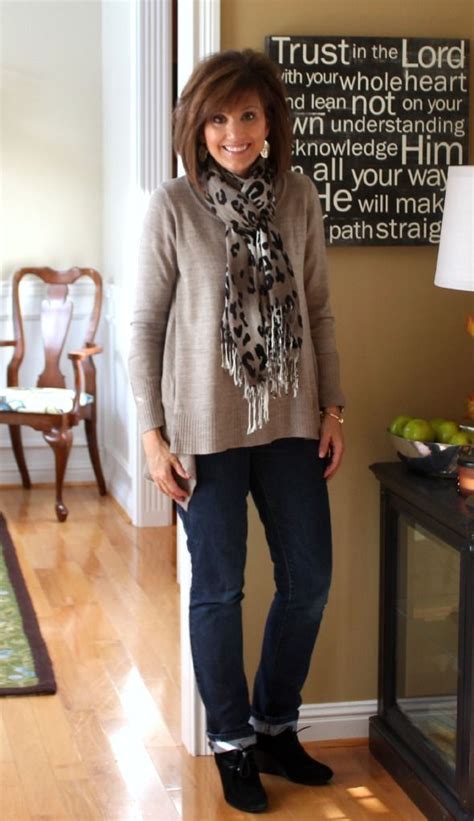 Gorgeous 35 Graceful Fall Outfits For Women Over 40