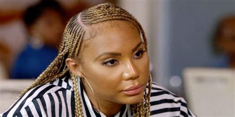 Which explains the shock her sister, trina, and mom, evelyn, had when a photog speaking of the other braxtons. Why Tamar Braxton Shaved Her Head - CINEMABLEND