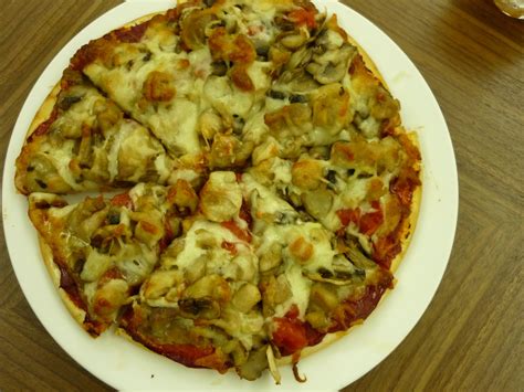 Beef Pepperoni Pizza And Chicken Mushroom Pizza Hawdlu