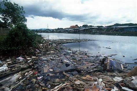 Selain itu juga sampah akan menyebabkan sungai oleh karena itulah seharusnya pemerintah mengambil langkah dengan menerbitkan peraturan perizinan pada pembuangan limbah ke sungai. AirKu Air Malaysia: Punca-punca Pencemaran Air