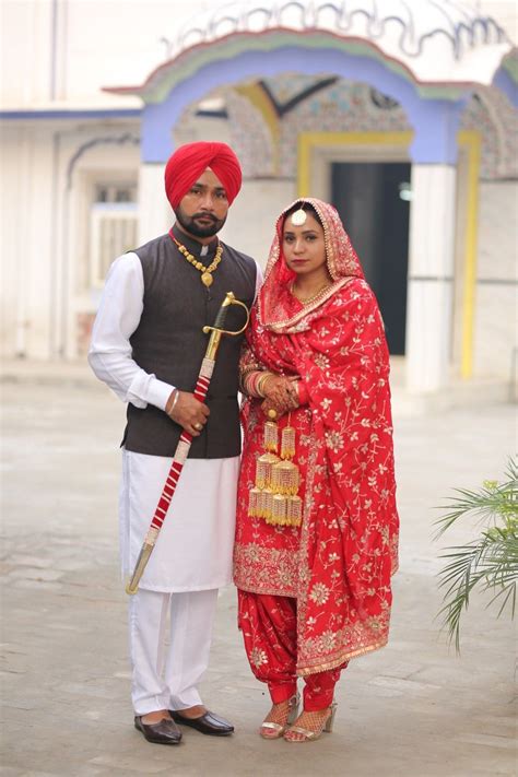 Punjabi Couple In Traditional Wedding Dress In 2022 Punjabi Wedding