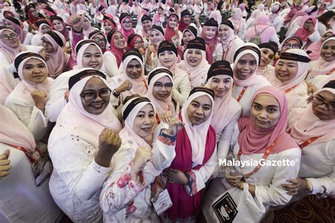 — picture by firdaus latif. Barisan Pergerakan Puteri UMNO