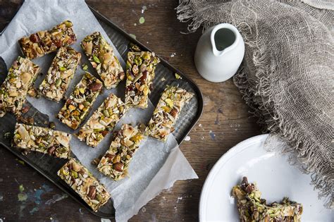 They are easy to make, simply combine oats with some. Wholesome Low-Calorie Oat Granola Bars | Recipe | Low ...