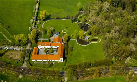 Luftaufnahme Erkrath Gebäudekomplex des Haus Morp in Erkrath im Bundesland Nordrhein Westfalen