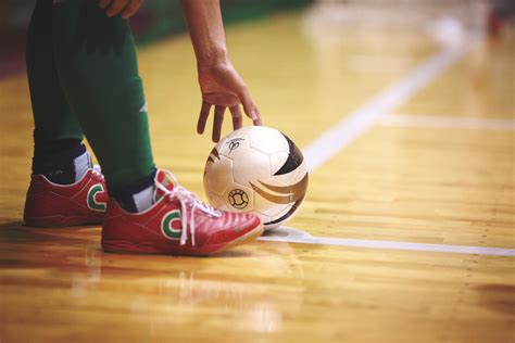 Quais São Os Equipamentos Básicos Usados Pelos Jogadores De Futsal