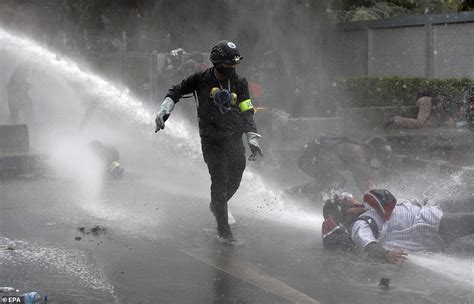 Thai Cops Fire Water Cannons At Anti Monarchy Protesters During Demonstration Daily Mail Online
