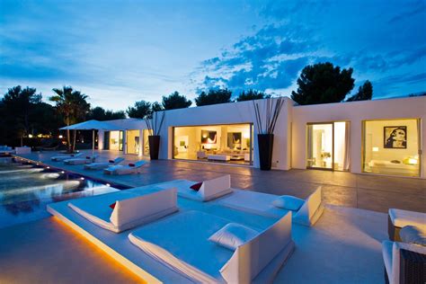 Simple Luxury Villas For Rent Villas To Rent The Palms Luxury