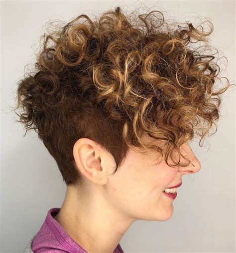Stacked bob curly short hairstyles. Pixie Cuts 2021: Best Tendencies and Styles from Classic ...