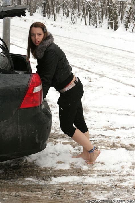 Pin By Miroslav Mihajlovic On Bare Feet In Snow Barefoot Girls Girl Soles Walking Barefoot