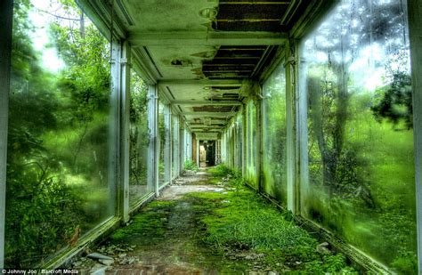 Photographer Jonny Joo Captures Eerie Images Of Abandoned Buildings