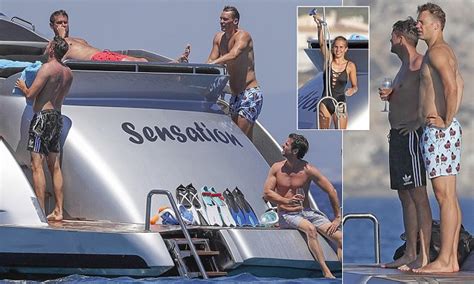 Dagelijks duizenden nieuwe foto's toegevoegd. Manuel Neuer and wife Nina Weiss relax on a luxurious ...