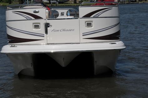 Fun Chaser Fiberglass Toons A Revolution In Pontoon Boating Pontoon