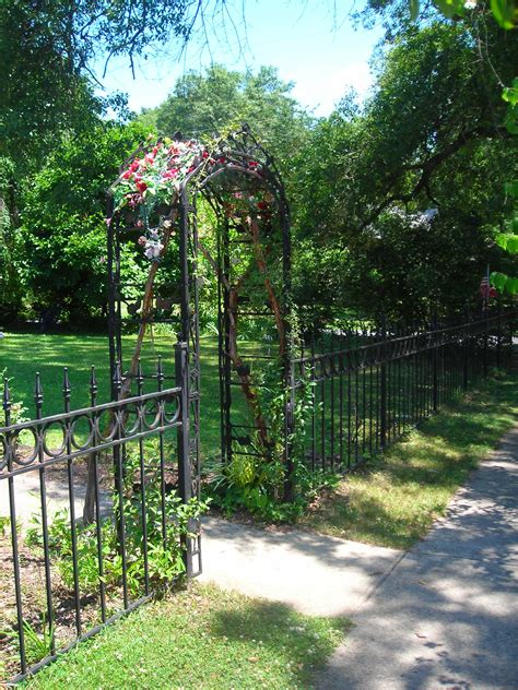 Landscape arch shines brightest in the early morning hours. Pin by Glen Carson on Entrance Arbors | Garden arch ...