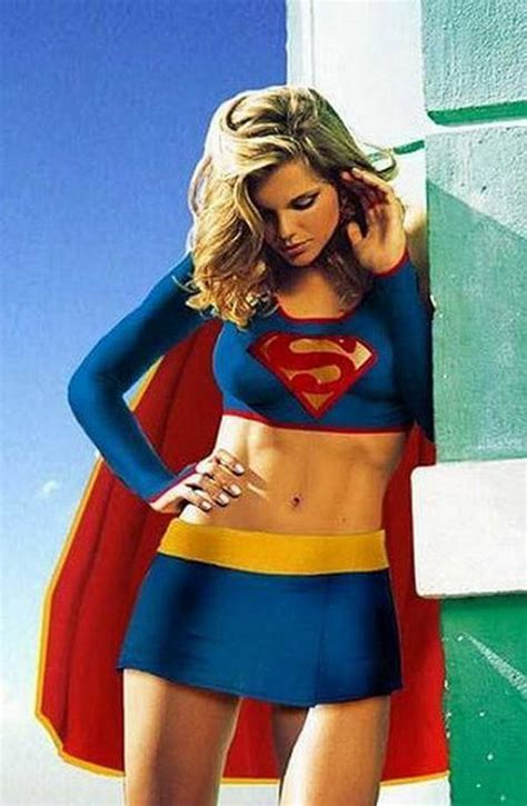 Bercerita Kepada Orang Lain Sexy Supergirl