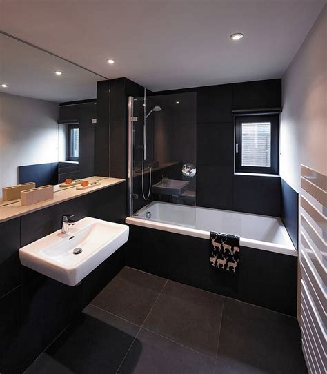 Salle de bain noire: 40 idées de design moderne à découvrir vite