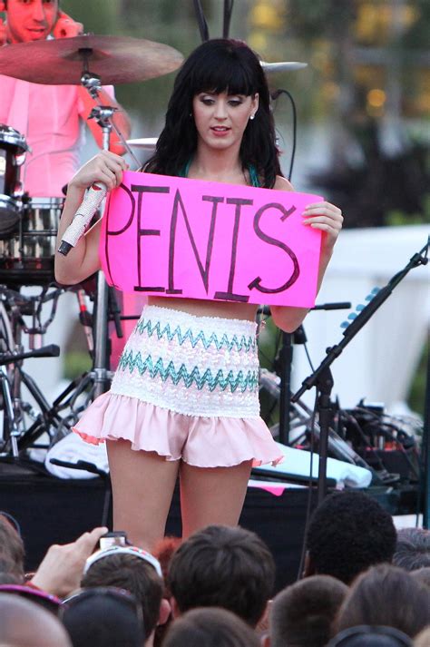 17 Outrageous Katy Perry Stage Outfits Including Giant Bananas And Life Size Clams