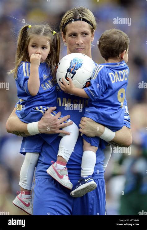 Chelseas Fernando Torres Con Hija Nora E Hijo Leo Fotografías E