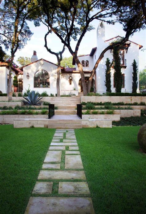 Spanish Style House In Texas With Artistic Yet Flawless Design