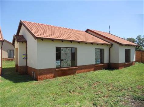 When a bank has repossessed a house that house becomes what's known as a real estate owned property (reo). Standard Bank Repossessed 3 Bedroom House for Sale in The Or