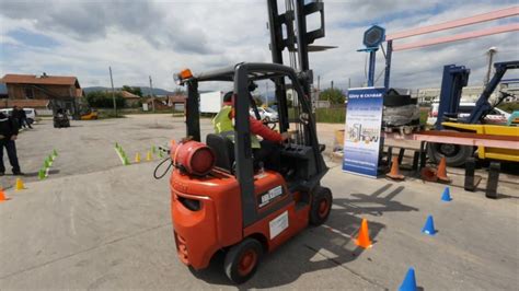 Forklift Skills Competition - Stage 4 - YouTube