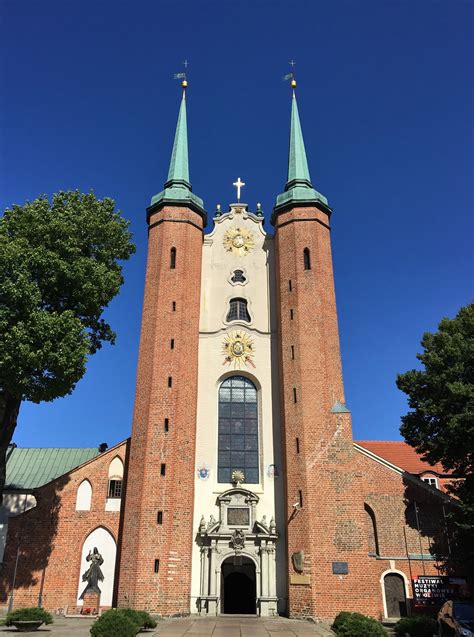 Przez wieki była wsią klasztorną opactwa cystersów. Oliwa Cathedral | Sightseeing | Gdańsk