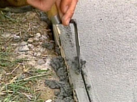 How To Pour A Concrete Walkway How Tos Diy