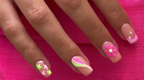 29 Flower Nails To Up Your Mani Game For Spring Glamour Uk