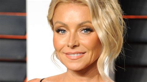 Kelly Ripa Showcases Incredibly Toned Abs In Tiny Crop Top In Jaw Dropping Workout Photo Hello