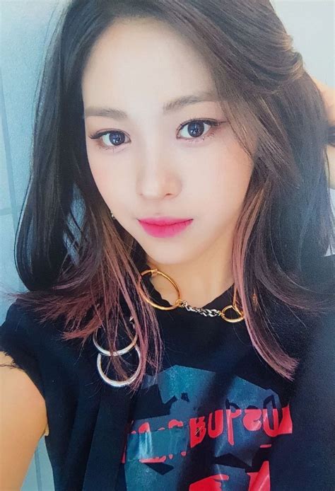 The members consist of yuna, ryujin, chaeryeong, lia and yeji. Pin di RYUJIN | Shin Ryujin