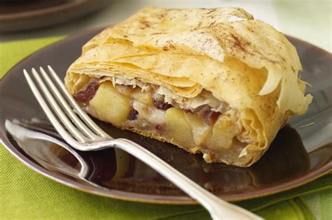 How To Make Traditional Viennese Apple Strudel From Scratch Real Food Recipes Cooking Recipes