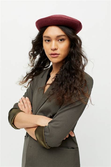 how to wear a beret 7 stylish beret outfits who what wear