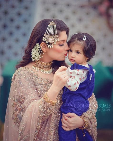 Adorable Pictures Of Sidra Batool With Her Daughter Reviewitpk