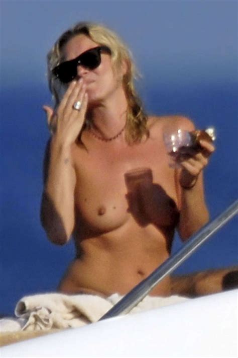 Kate Moss Topless On Yacht Paparazzi Pictures Porn Pictures Xxx Photos