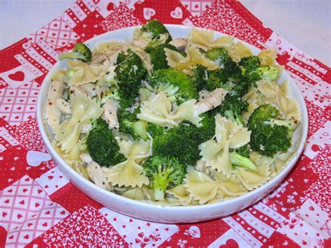 How To Make Bow Tie Pasta With Broccoli And Tomatoes