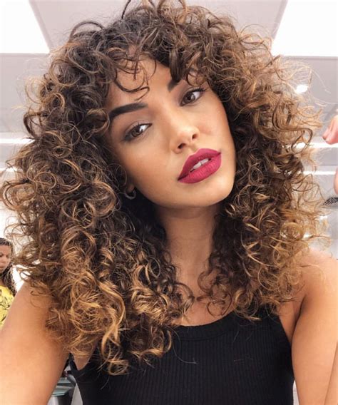 Naturally Curly Hair With Ombré Haircolor Curly Hair Inspiration