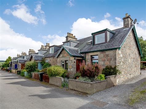 2 Bedroom Cottage In Moray Aberlour Dog Friendly Holiday Cottage In