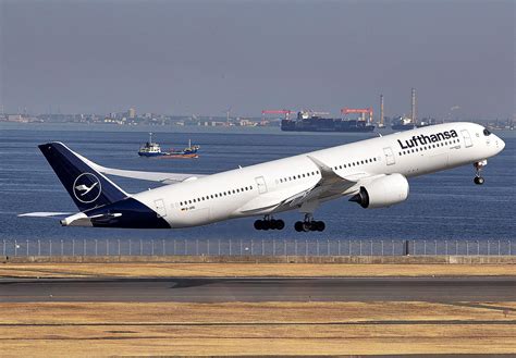 Lufthansa To Fly Airbus A350s On Boeing 747 8 Routes From Frankfurt