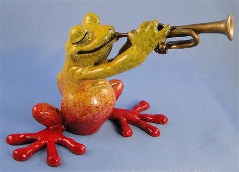 Frog With Trumpet Ranas