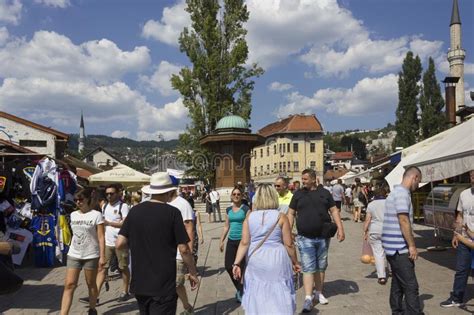 Sarajevo-Stadtzentrum Zur Tageszeit In Der Sommersaison ...