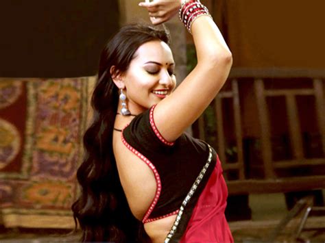 Sonakshi Sinha In Red Saree In Rowdy Rathore Movie Bollywood Photos