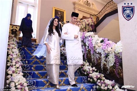 Malaysian Princess Marries Dutchman In Lavish Ceremony Daily Mail Online