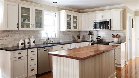 Fabuwood Allure Fusion Blanc Kitchen Cabinets [Transitional Beauty]