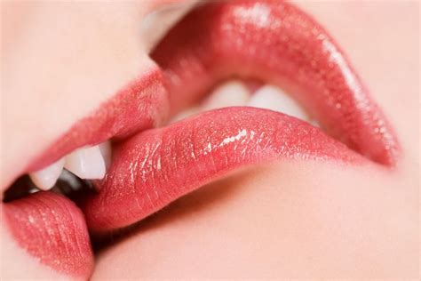People X Kissing Lesbians Lips Biting Lip Closeup Juicy Lips Women Model Lip Wallpaper