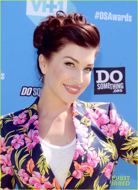 Stevie Ryan Dead Youtube Star Commits Suicide At 33 Photo 3922987