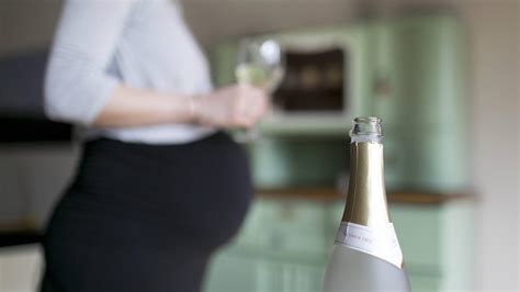 Nicht Essenziell Lee Deckel Glas Sekt In Der Schwangerschaft Unmittelbar Bevorstehend Emotion