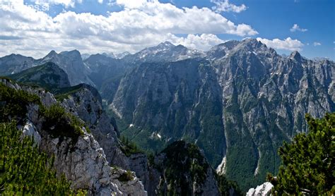 The pokljuka plateau (pronounced pɔˈkljuːka) is a forested karst plateau at an elevation of around 1,100 to 1,400 metres (3,600 to 4,600 ft), located in the julian alps in northwestern slovenia. Hiking & mountaineering: Viewpoints above Pokljuka plateau ...