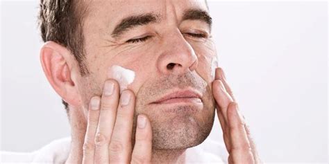 Why You Should Use A Face Moisturizer For Men Daily